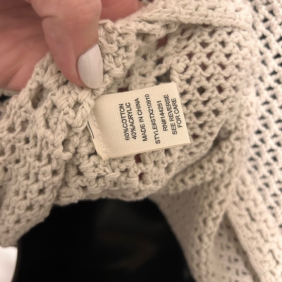 Jessica Simpson cream crochet top with floral detail size large - Picture 7 of 7